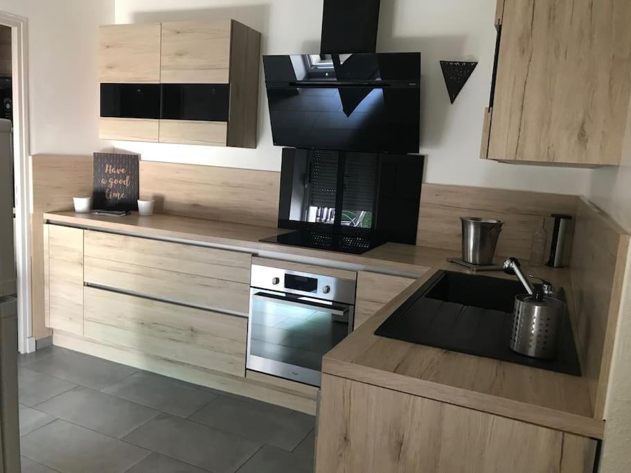 Appartement Avec Terrasse Centre De La Bastide Carcassonne Esterno foto